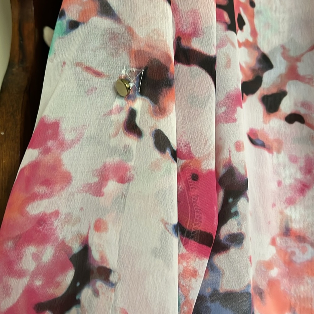 APT 9 Sheer Pink/Coral/Gray/White Watercolor V-Neck Button Front Top,Large, GUC. - Picture 7 of 13